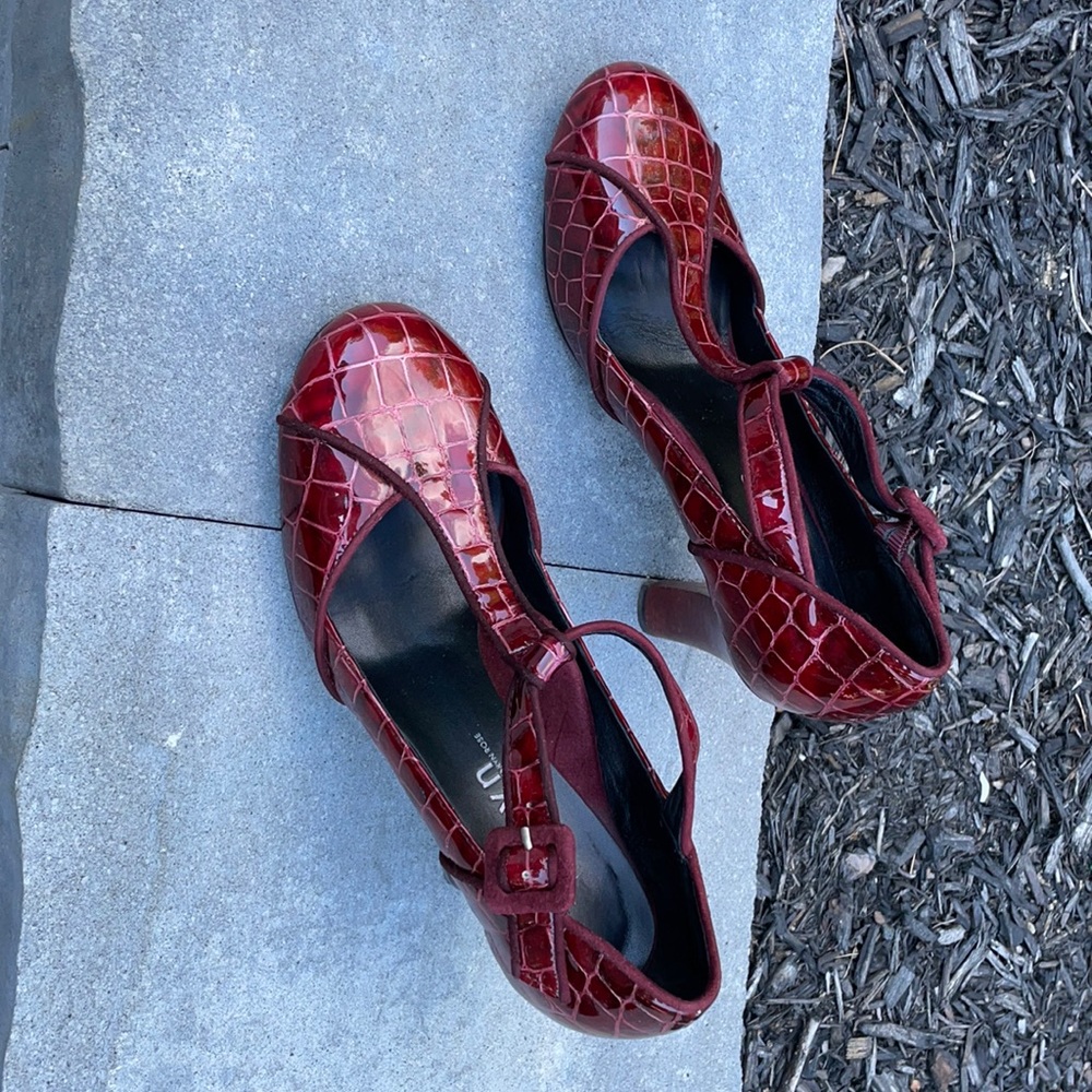 Taryn Rose classic t-strap heel
